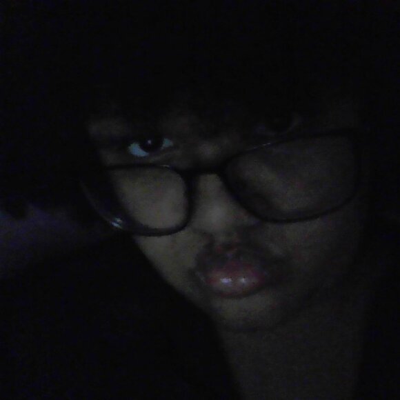 Meet your Posher, Dani - Picture 2 of 2